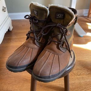 UGG women’s Cecile waterproof boots brown chestnut size 8 - duck boot snow shoe